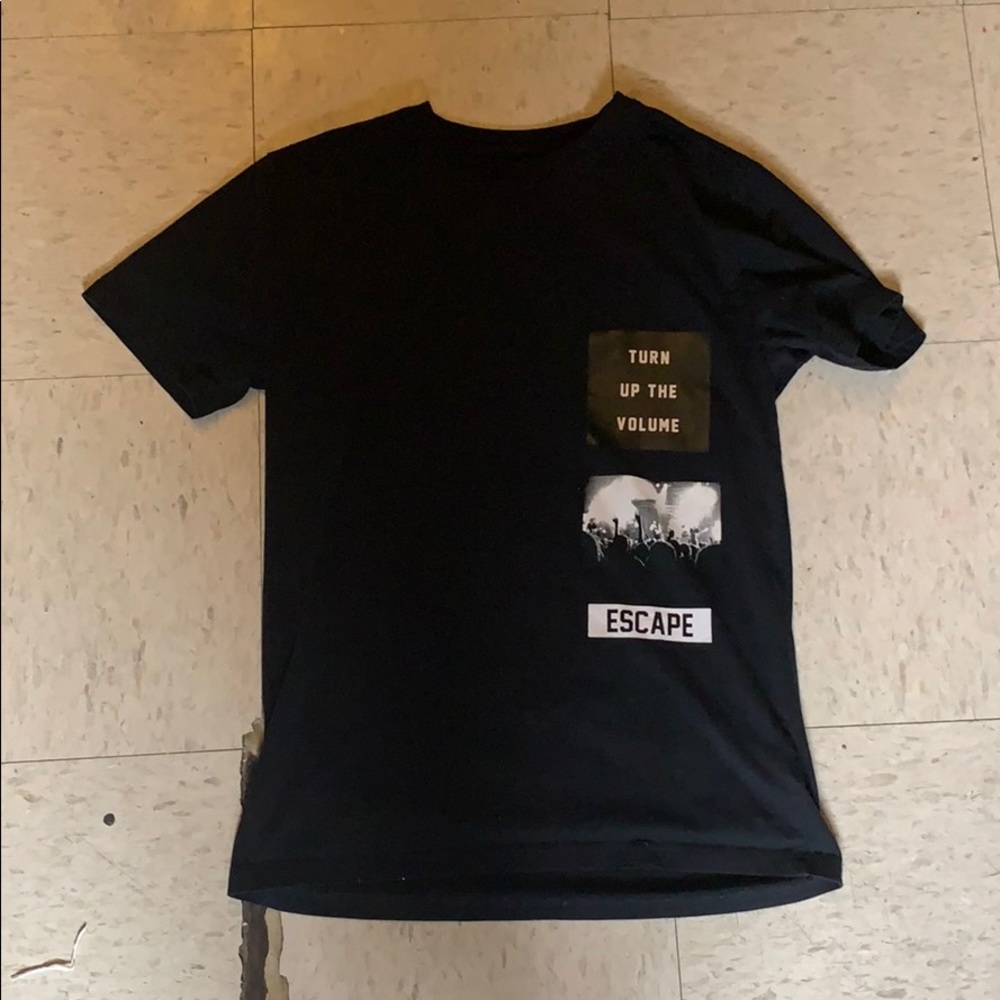 Black men’s tee